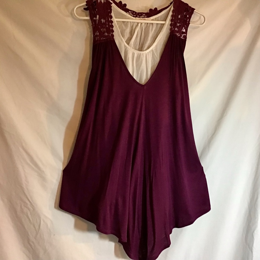 Soma XL v-neck plum asymmetrical crochet tunic